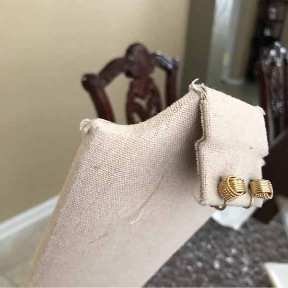 Vintage Stamped Avon ClipOn Earrings - Picture 3 of 4